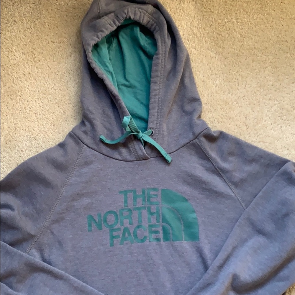 Women’s North Face Sweatshirt